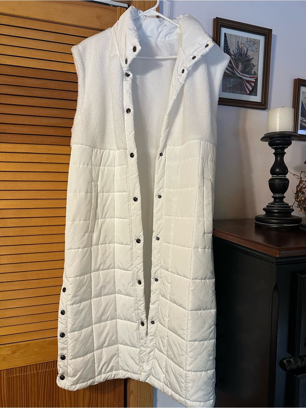 Women's White Quilted Sleeveless Puffer Vest